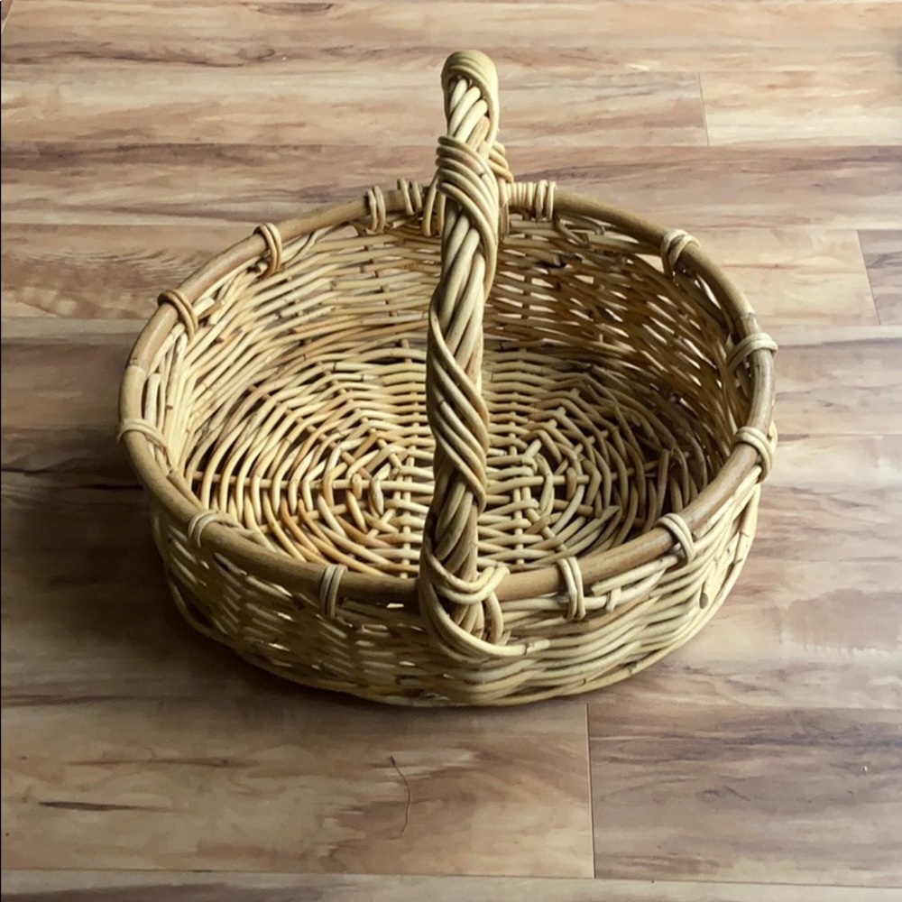 Oval shape wicker basket with handle - Picture 2 of 5